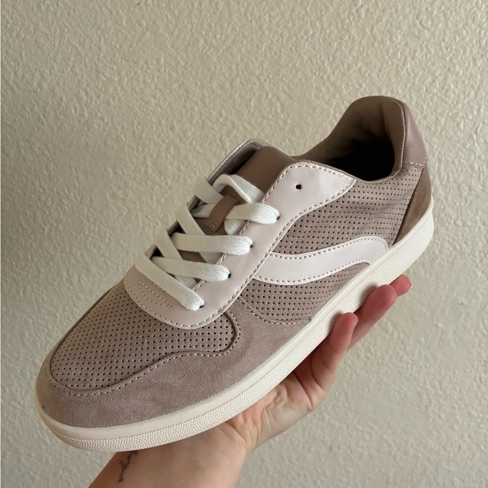 Old Navy Classic Sneakers - Neutral Brown (Size 8)